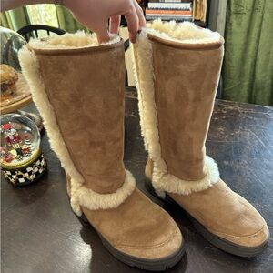 UGG Sunburst Women’s 9